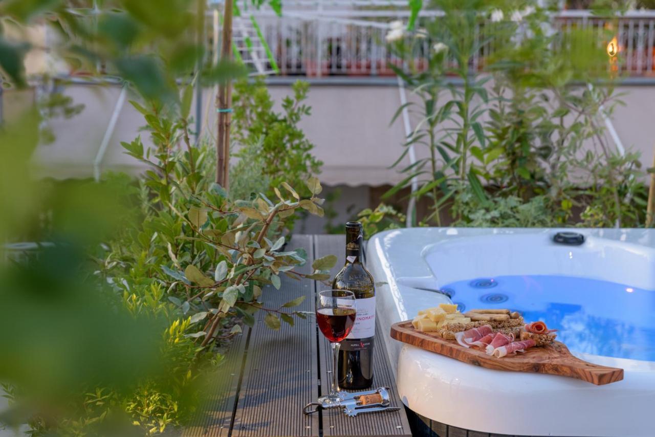אתונה Meno Suite With Private Terrace - Jaccuzzi, Acropolis View מראה חיצוני תמונה
